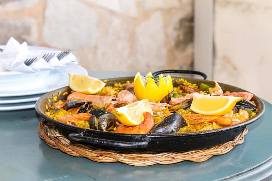 Barcelona: Old Town Tapas & Paella Food Tour with 8 Tastings - Why El Born makes a good first stop
