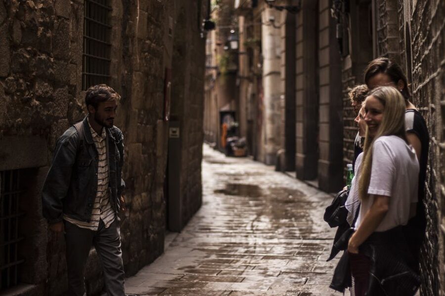 Barcelona: Old Town Tapas & Paella Food Tour with 8 Tastings - The market lesson: jamón, cheese, and seasonal food