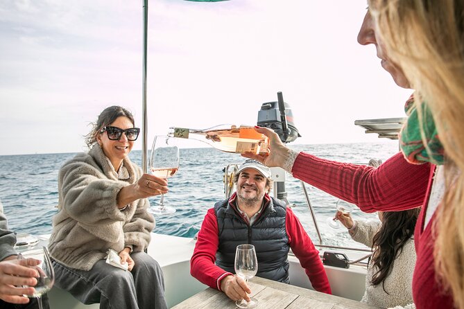 Barcelona: Premium Private Wine Tasting & Tapas in a Catamaran - What the private format changes