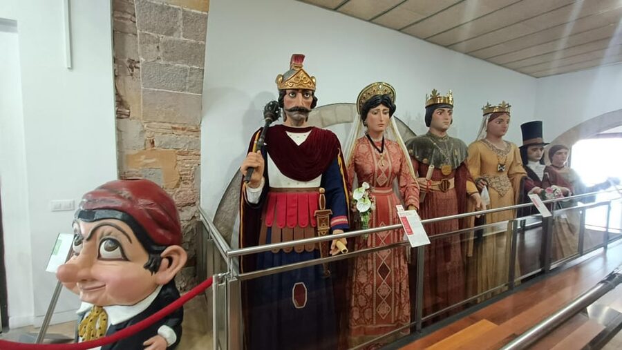 Barcelona private Family-Friendly Cultural & Food Tour - Starting at the market on Avinguda de Francesc Cambó