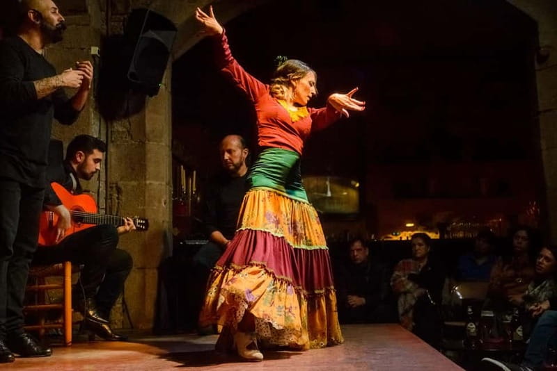 Barcelona: Private Tapas & Wine with Flamenco Show Old Town - Key points at a glance