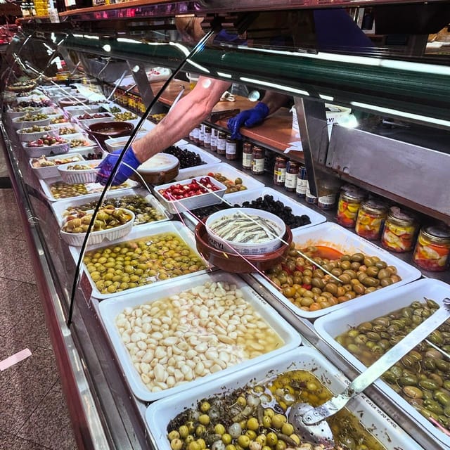 Barcelona´s Lunch or Dinner Tapas Tour: Food and Happiness - Who will enjoy this Barcelona tapas tour