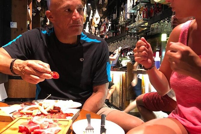 Barcelona´s Lunch or Dinner Tapas Tour: Food, drinks, happiness! - Plaça de Sant Jaume and city life