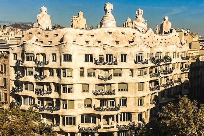 Barcelona: Sagrada Familia, Park Guell & Tapas Private Tour - Tapas lunch on Rambla Catalunya