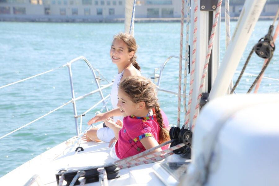 Barcelona: Sailing Tour with Spanish Tapas and Drinks - The 9:30 morning departure