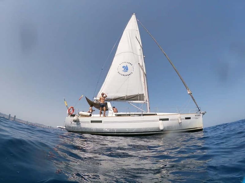 Barcelona: Sailing Tour with Tapas, Drinks and Swim Stop - The crew makes the difference