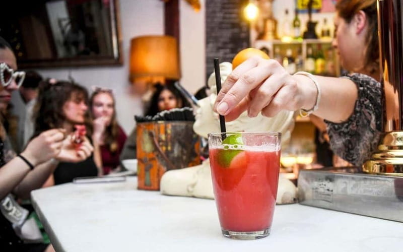 Barcelona Street Art, Graffiti & Tapas Tour - Tapas and a traditional drink at the end