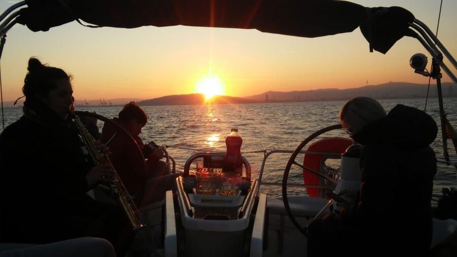 Barcelona: Sunset Live Sax and Sailing Experience with Tapas - Live Saxophone Music on a Quiet Sea