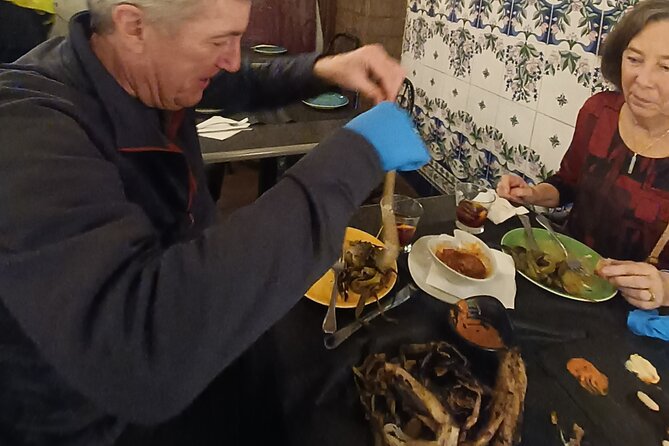 Barcelona tailored tapas & drinks tour with a native guide - Timing, Pickup, and Walking