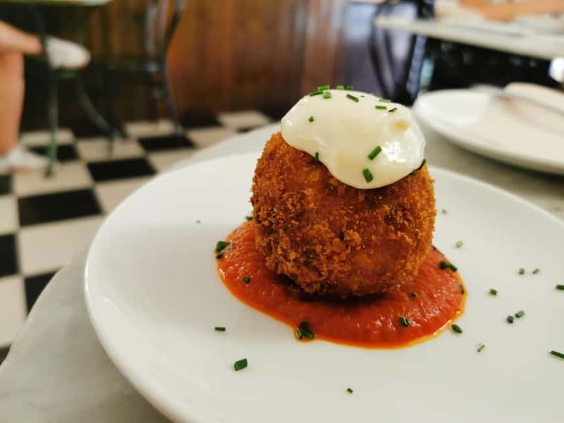 Barcelona: Tapas and Wine at the Hidden Bodegas Experience - Key points at a glance