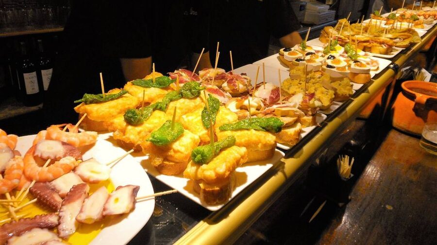 Barcelona: Tapas & Picasso Museum Guided Walking Tour - Key Points at a Glance