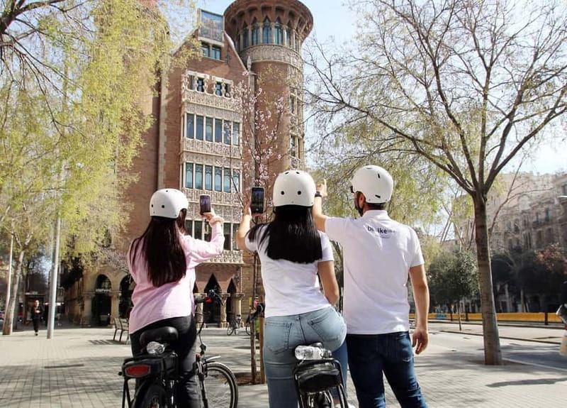 Barcelona: Tapas Tasting Tour by Regular Bike or E-Bike - Gaudí from the saddle: Casa Batlló and Casa Milà