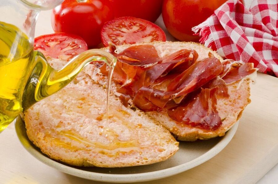 Barcelona: Tapas Walking Tour & Flamenco Show - Starting in Eixample with Catalan tapas