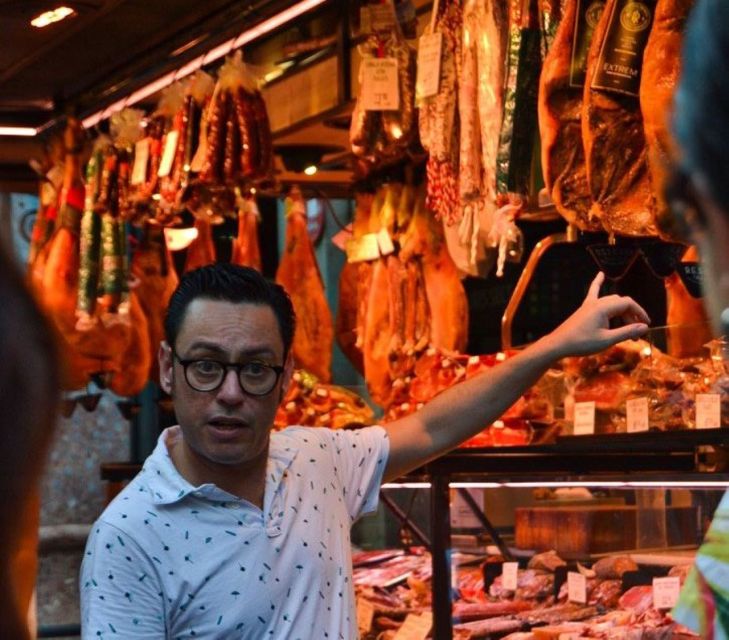Barcelona: Tapas Walking Tour with Food, Wine, and History - How the guides shape the experience