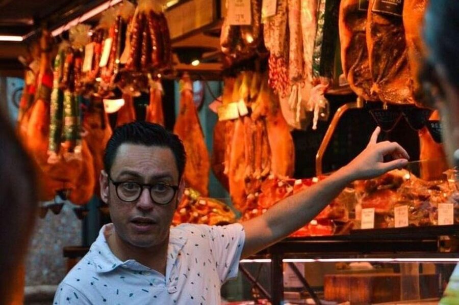 Barcelona: Tapas Walking Tour with Food, Wine, and History - Final call: book it for food, friends, and a full evening