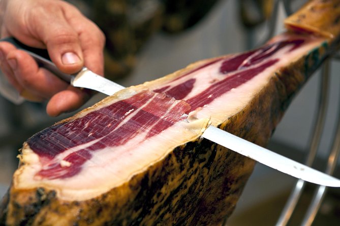 Barcelona Tapas & Wine Experience as a Local at Hidden Wineries - Starting in the Gothic Quarter
