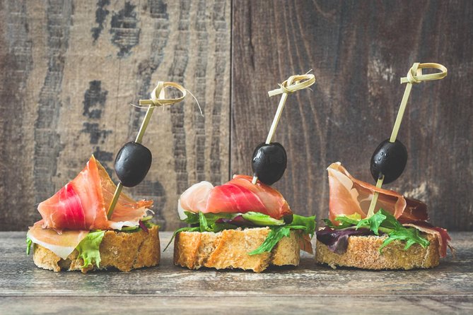 Barcelona Tapas & Wine Private Tour in Traditional Taverns - The private guide is the main value