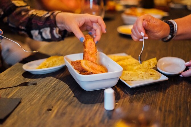 Barcelona Tapas & Wine Walking Tour with Optional Flamenco - Guides are a major part of the experience