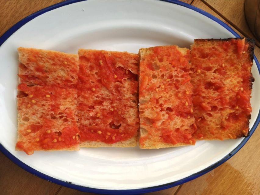 Barcelona: The Ultimate Local Tapas & Drinks Food Tour - The guides make the difference