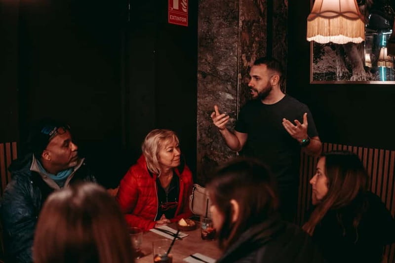 Barcelona: Tipsy Tapas & History Tour in the Gothic Quarter - Third stop: a relaxed finish with live music