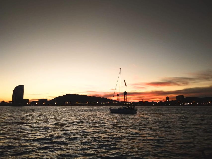 Barcelona: Unique Sunset Sailing Tour with Tapas & Open Bar - Key points at a glance