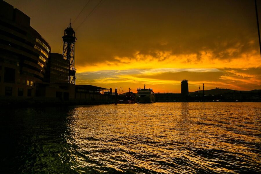 Barcelona: Unique Sunset Sailing Tour with Tapas & Open Bar - An open bar with one small limitation