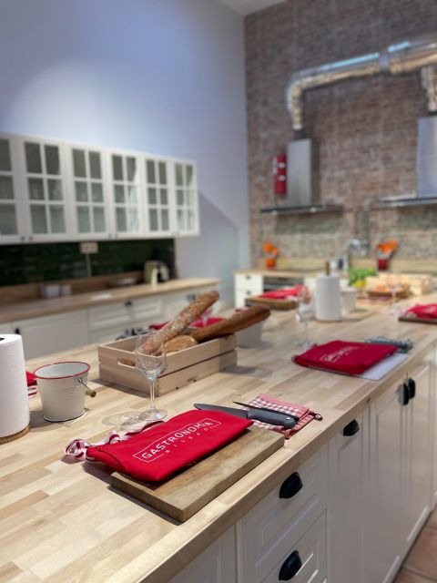 Bilbao: Basque Pintxos and Tapas Cooking Class - What the strongest praise tells you