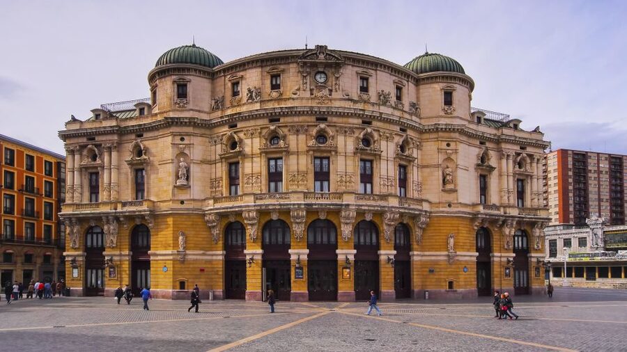 Bilbao: Classic & Modern Guided Walking Tour with Pintxos - Bilbao’s medieval center, one stone at a time