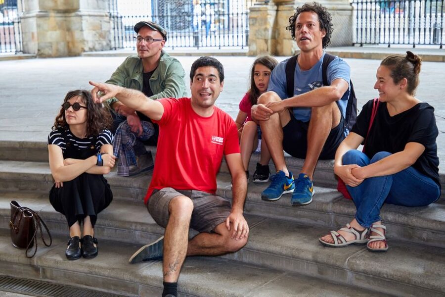 Bilbao: Exclusive Food & Wine Tasting Tour with Local Guide - Casco Viejo history between the bites