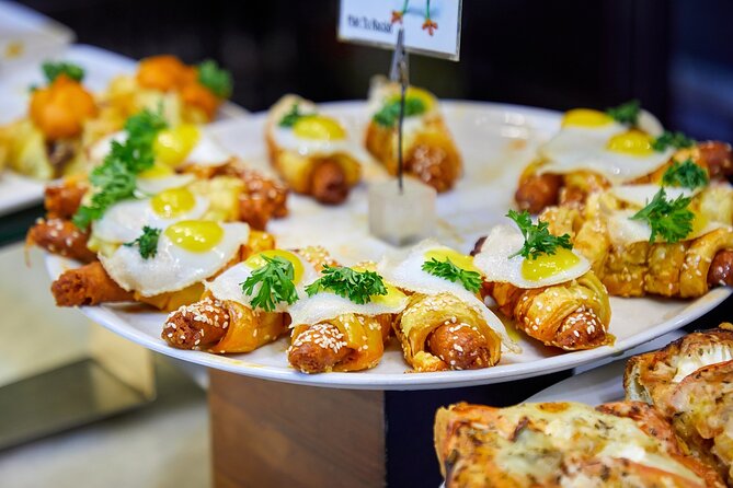 Bilbao Food Tour – Basque Gastronomy Experience - Santiago Cathedral and Arenal Park