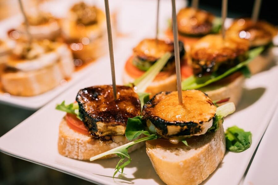 Bilbao Food Tour with Pintxos & Drinks with a Local - Walking through Casco Viejo, plate by plate