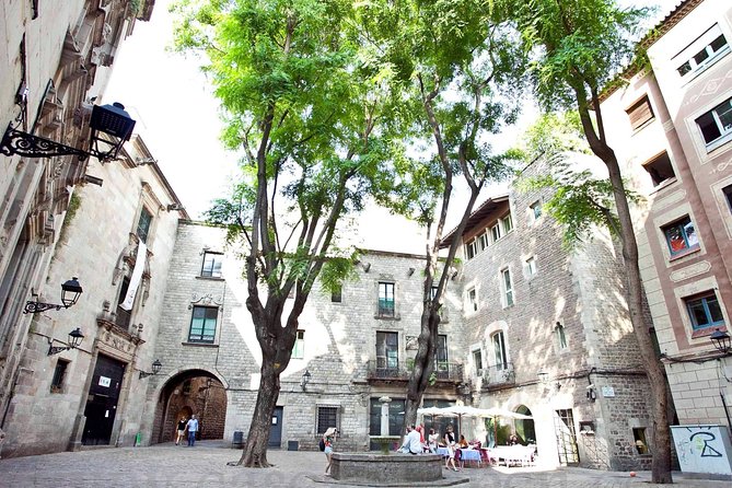 Boqueria & St Caterina Markets with Food & Tapas Small Group Tour - The guides make or break the afternoon