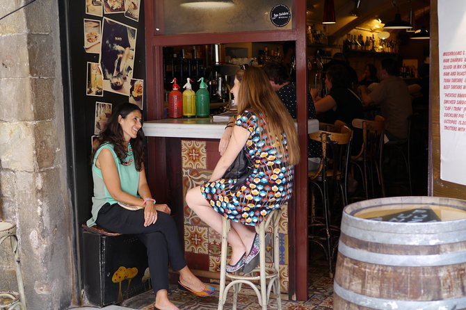 Born to Eat: Gourmet Tapas & Wine Small Group Tour in Old Barcelona - The Guides Make the Difference