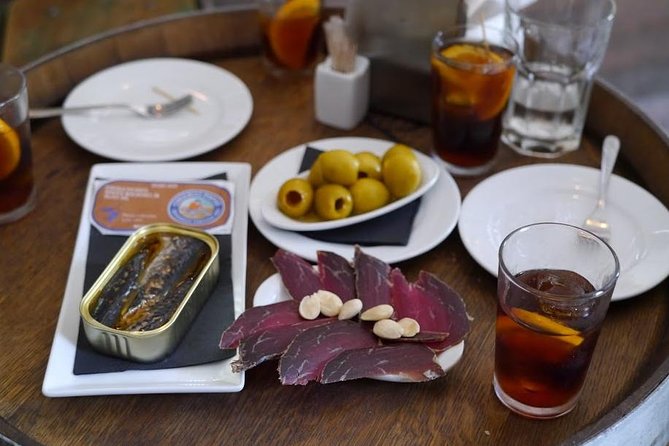 Born to Eat: Gourmet Tapas & Wine Small Group Tour in Old Barcelona - Santa Maria del Mar: A Fifteen-Minute History Break
