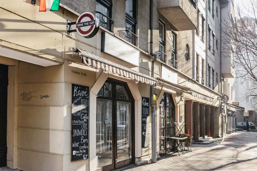 Budapest: Hungarian Wine Tasting with 8 Wines and Tapas - Should you book Wine the Gap?