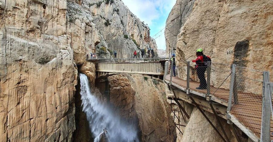Caminito del Rey & White Village Tour with Tapas from Málaga - Key points to know before booking