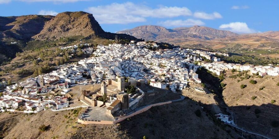Caminito del Rey & White Village Tour with Tapas from Málaga - Why this day trip works so well