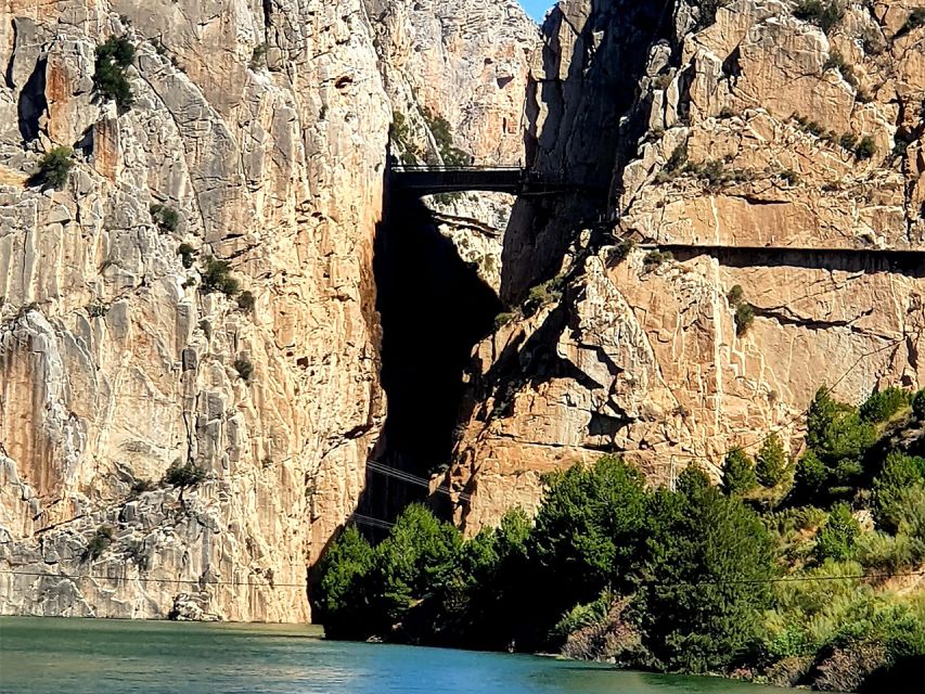 Caminito del Rey & White Village Tour with Tapas from Málaga - The ride from Málaga to Álora