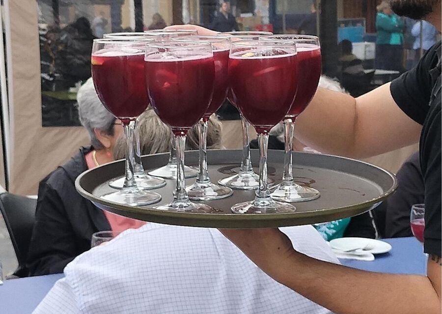 Cartagena: Guided Walking Tour with Tapas and Drinks - Five things to know before you book