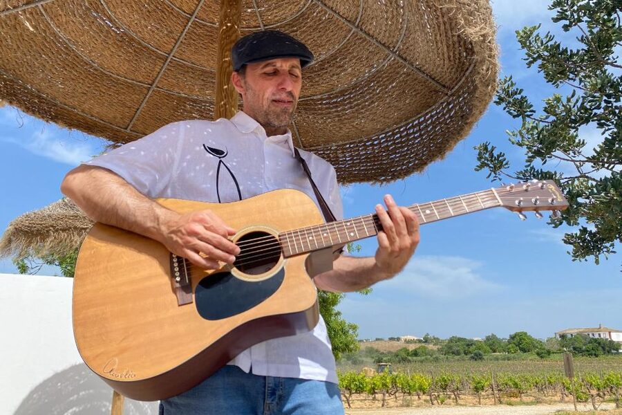 Carvoeiro/Portimão/Alvor: Wine Tour w/ Tasting, Tapas, Music - Live Portuguese music with the tasting