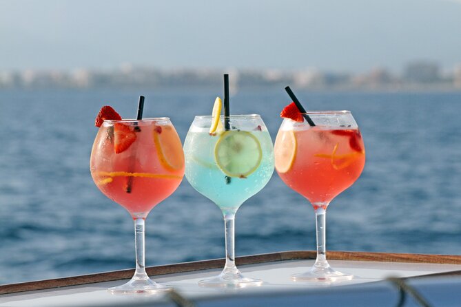 Catamaran sailing at sunset with tapas Palma de Mallorca - Sailing from Palma with room to breathe
