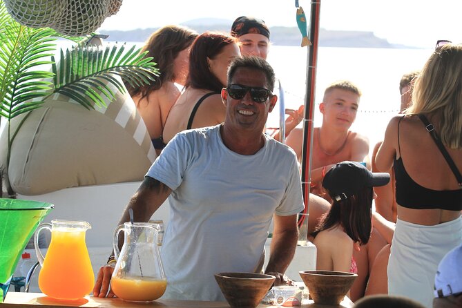 Coves and Caves Excursion with Tapas and Premium Open Bar in Ibiza - Tapas and drinks turn the stop into a social lunch