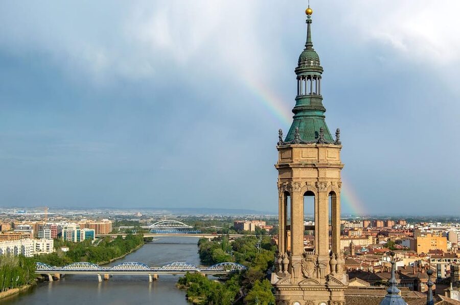 Discover Zaragoza: Complete tour + wine and tapas - Starting at the Aljafería Palace