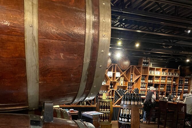 Downtown Santa Fe Walking Wine, History, & Tapas Tour - How the three-hour timing works
