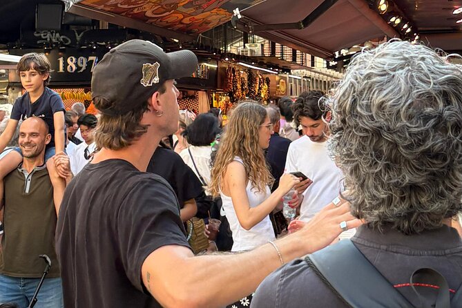 Eat Like a Local in Barcelona: Tapas, Wine & Tradition - The guide makes the difference