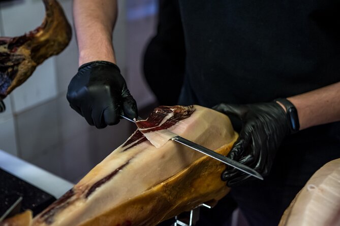 Eat Like a Local in Barcelona: Tapas, Wine & Tradition - Who should book this experience