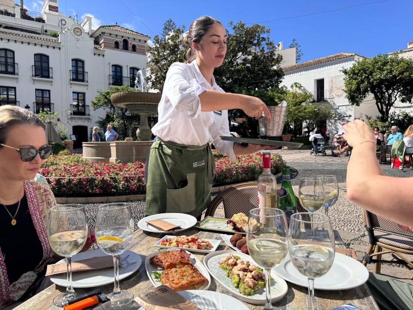 Estepona old town tour with tapas tasting - Your first tapas and drink stop
