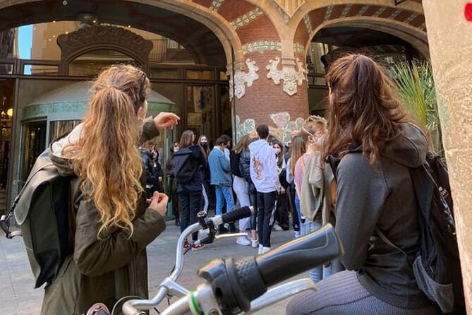 Familly friendly traditions & food tour: tailored tapas & games! - Why this family food tour works in Barcelona