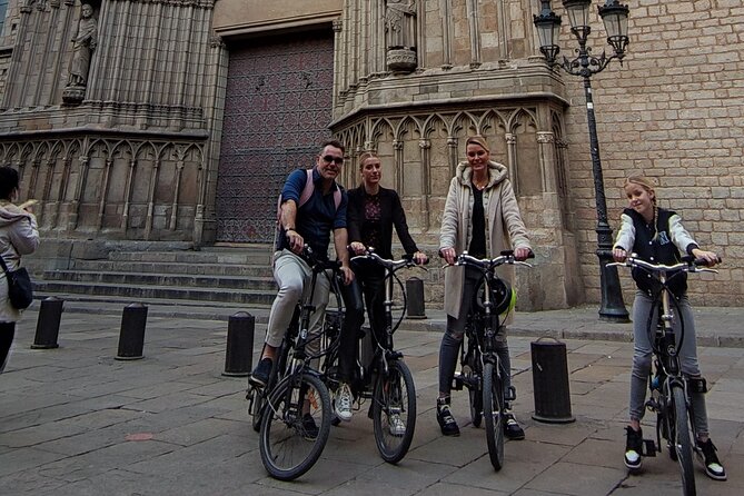 Familly friendly traditions & food tour: tailored tapas & games! - Meeting Barcelona’s giants at La Casa dels Entremesos