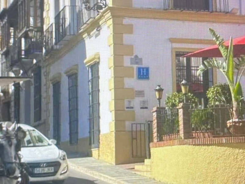 From Estepona: Ronda, private transport, cafe, bullring, tapas, drinks - Tapas, regional wine, and the best pause of the day